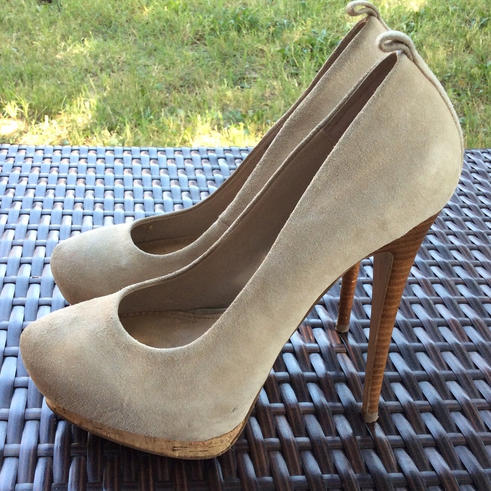 STEVE MADDEN “OPTICALL” SUEDE PLATFORM HEELS